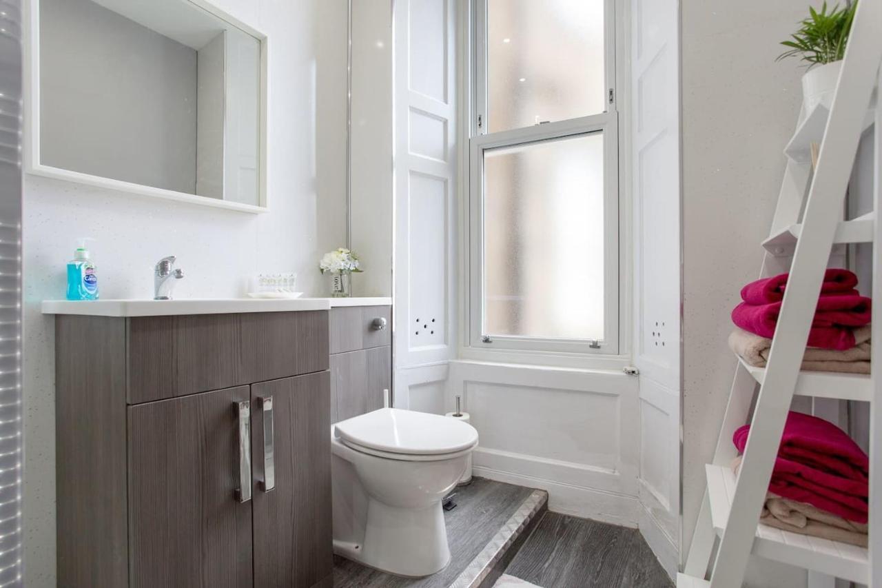 Stunning 2-Bed Apartment in Central EDI Exterior foto