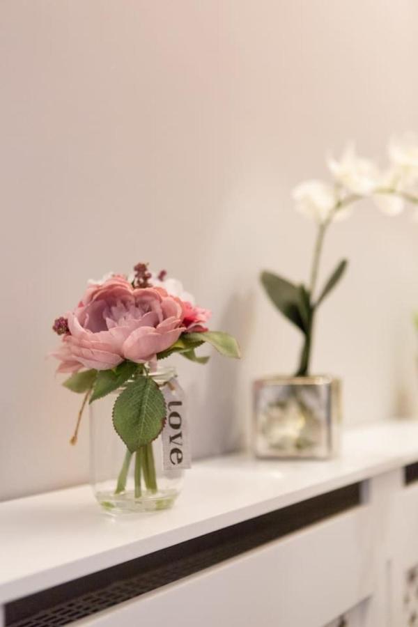 Stunning 2-Bed Apartment in Central EDI Exterior foto